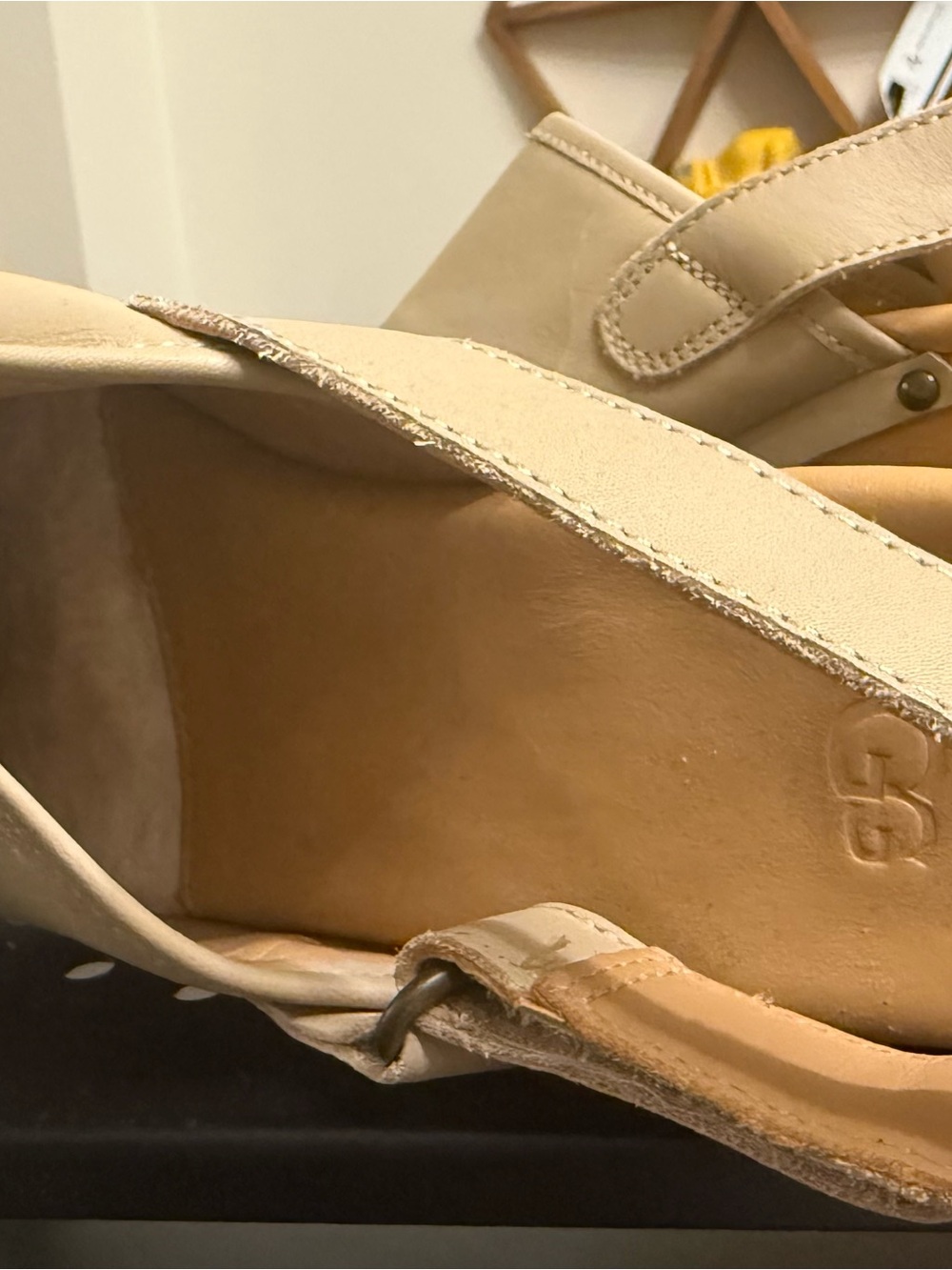 UGG Lanni Women's Beige Leather Clog Sandal with Wood Heel NWOT - Picture 4 of 6